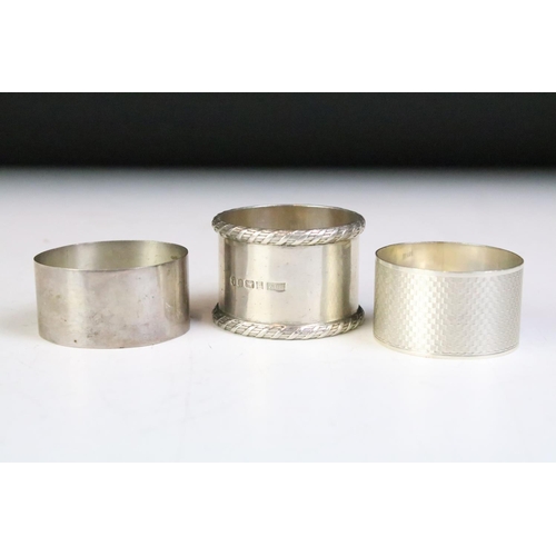 598 - Five 20th Century silver hallmarked napkin rings, the earliest dated 1919, latest 1977. All with ste... 