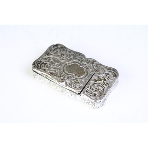 611 - 19th Century George III John Shaw silver vinaigrette having incised greek key detailing to the lid a... 