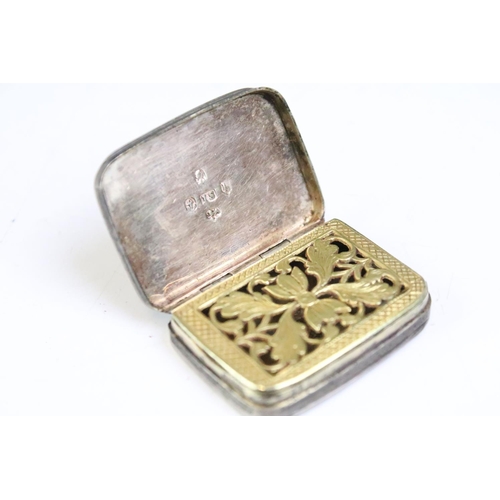 611 - 19th Century George III John Shaw silver vinaigrette having incised greek key detailing to the lid a... 