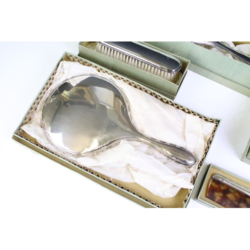 623 - Early 20th Century silver hallmarked dressing set to include comb, two hair brushes, two clothes bru... 