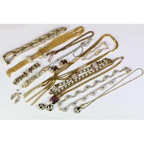 340 - Collection of ladies costume jewellery to include a flat curb link necklace chain set with red and w... 