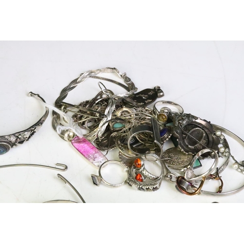 380 - Collection of silver jewellery to include a turquoise set bangle, abalone set bangle, various silver... 