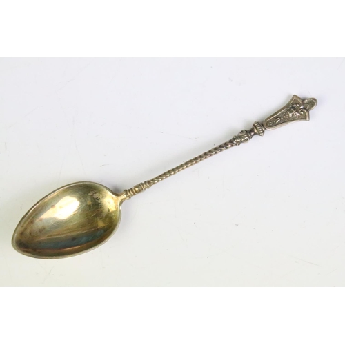 185 - A cased set of eighteen teaspoons, lions head to finials, gilt white metal stamped .830.