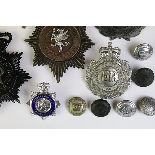 199 - A collection of British police force kings crown & queens crown helmet badges and buttons to include... 