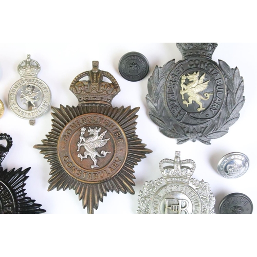 199 - A collection of British police force kings crown & queens crown helmet badges and buttons to include... 