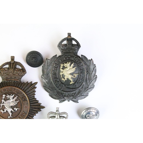 199 - A collection of British police force kings crown & queens crown helmet badges and buttons to include... 