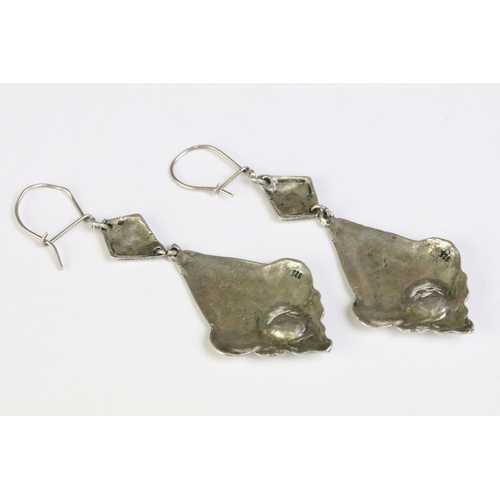 220 - A pair of ladies 925 sterling silver drop earrings, in the art nouveau style each set with central c... 