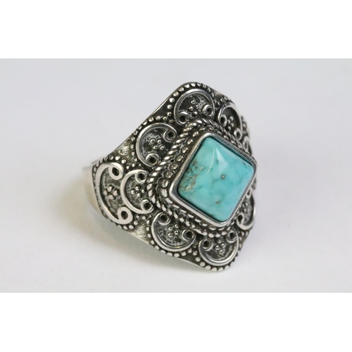 226 - A 925 sterling silver and turquoise ladies ring, decorative scroll pattern surrounding central turqu... 