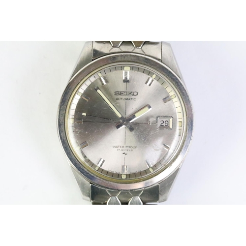 268 - A vintage gents Seiko automatic waterproof 17 jewel wristwatch, silvered crosshair dial with date fu... 