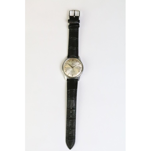 270 - A vintage gents Seiko Sportsmatic diashock 17 jewel wristwatch with silvered dial and baton markers,... 