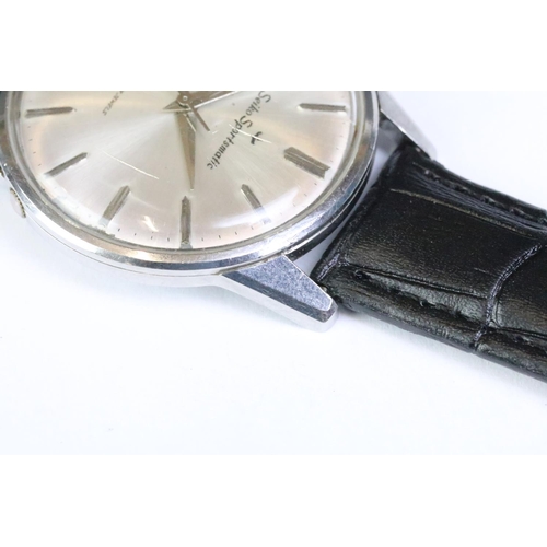 270 - A vintage gents Seiko Sportsmatic diashock 17 jewel wristwatch with silvered dial and baton markers,... 