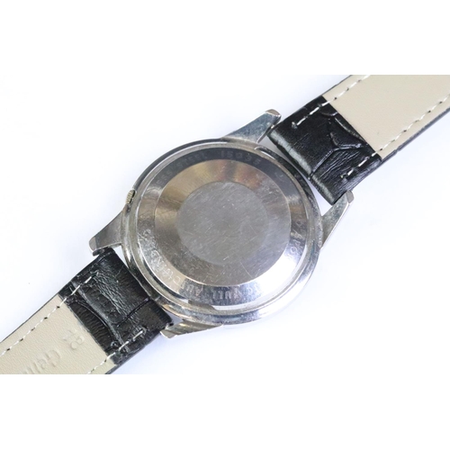 270 - A vintage gents Seiko Sportsmatic diashock 17 jewel wristwatch with silvered dial and baton markers,... 