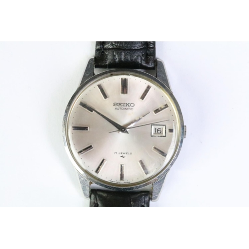 270 - A vintage gents Seiko Sportsmatic diashock 17 jewel wristwatch with silvered dial and baton markers,... 