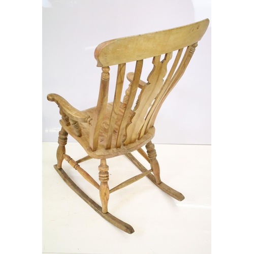 517 - Windsor rocking chair with carved splat back (approx 103cm high), together with five further chairs,... 