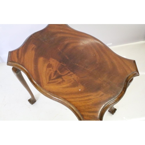 526 - Nest of three mahogany tables on ball and claw feet, the largest - 51cm high x 55cm wide x 41cm deep