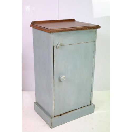 543 - Pair of substantial bedside cupboards, painted in blue, 71cm high x 40cm wide x 30cm deep