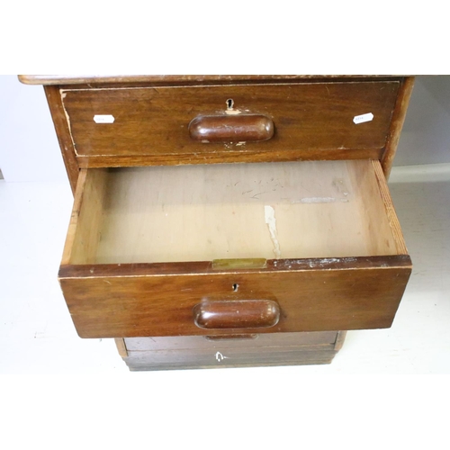 572 - Mid century mahogany twin pedestal desk with leather inset top, above an arrangement of eight drawer... 