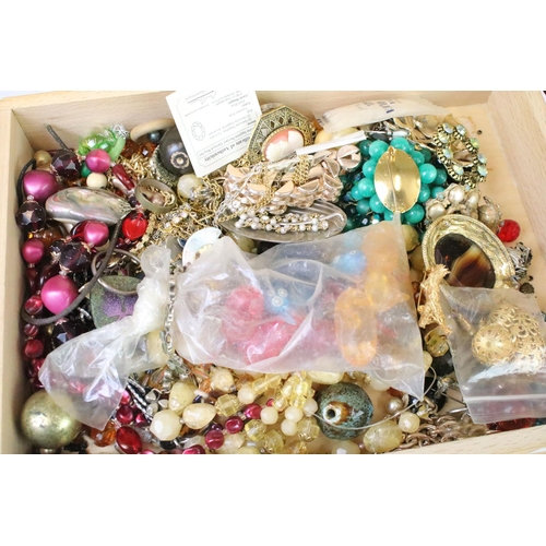 280 - A large collection of mixed costume jewellery contained within 5 boxes.