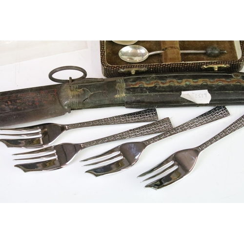 281 - A group of mixed collectables to include a chess set, a collection of cased silver plated cutlery an... 