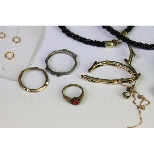 282 - A collection of mainly vintage jewellery, watch parts, straps ...etc..