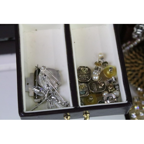 285 - Collection of ladies costume jewellery to include Swarovski crystal set brooch and matching earrings... 