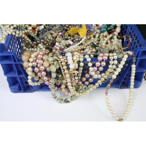 286 - A collection of mixed costume jewellery to include beaded necklaces and a quantity of white metal br... 