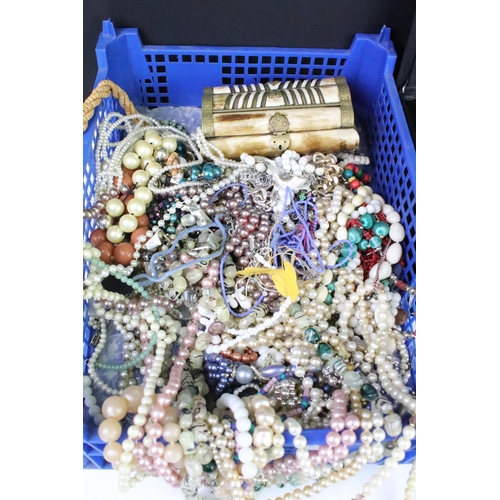 286 - A collection of mixed costume jewellery to include beaded necklaces and a quantity of white metal br... 