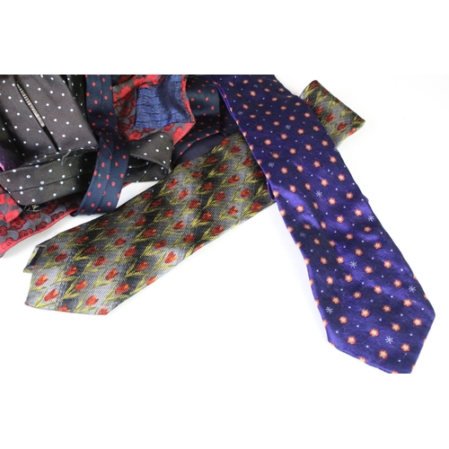 306 - A collection of gents neck ties to include silk examples by Ralph Lauren and Paul Smith...etc..