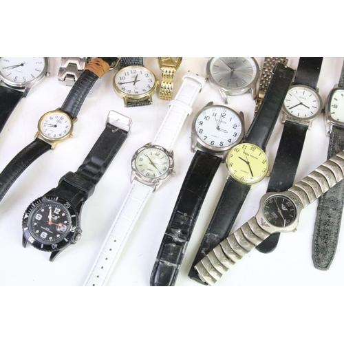 320 - A collection of ladies and gents wristwatches to include Orvis and Accurist examples.