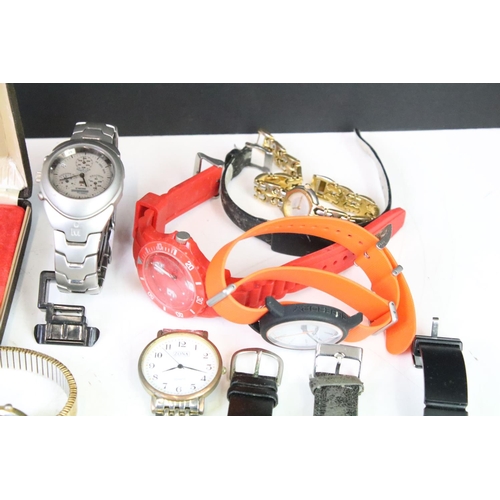 320 - A collection of ladies and gents wristwatches to include Orvis and Accurist examples.