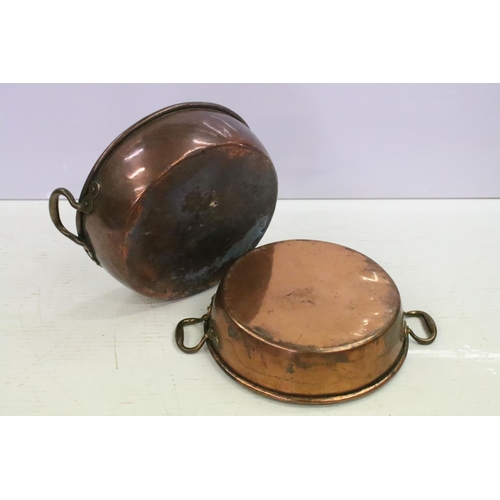 413 - Large copper shallow pan, with two brass handles, 12cm high (excluding handles), 41cm diameter (excl... 