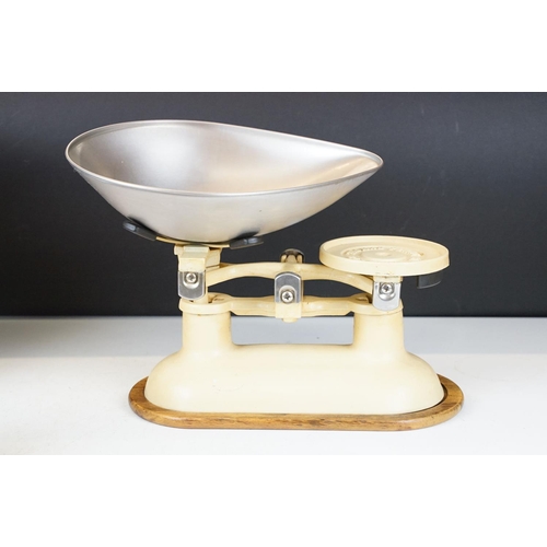 369 - A small group of mixed collectables to include kitchen scales, cocktail shaker, champagne bucket...e... 