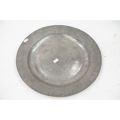 372 - A small group of collectables to include a wooden tray with inlayed decoration, pewter charger and a... 