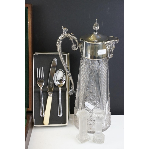 391 - A canteen of silver plated cutlery within original packaging, together with a quantity of mixed silv... 