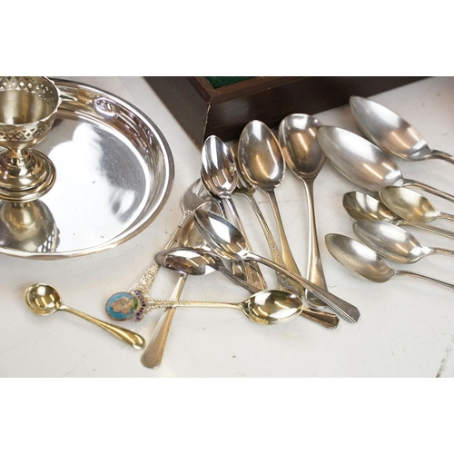 391 - A canteen of silver plated cutlery within original packaging, together with a quantity of mixed silv... 