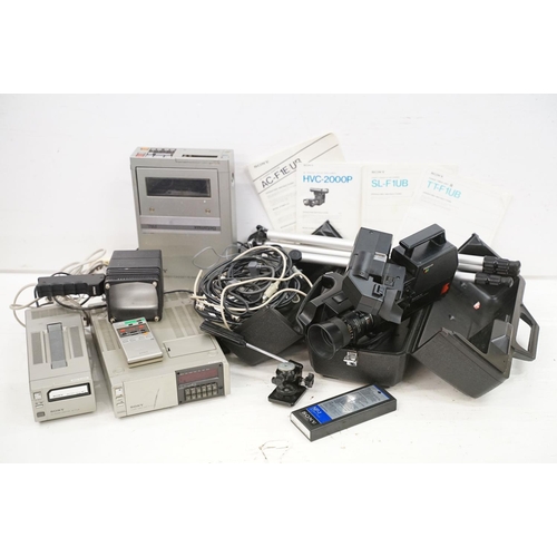 400 - Sony Trinicon HVC-2000P video camera in case, with instructions, a Sony Tuner Timer TT-F1UB, with in... 