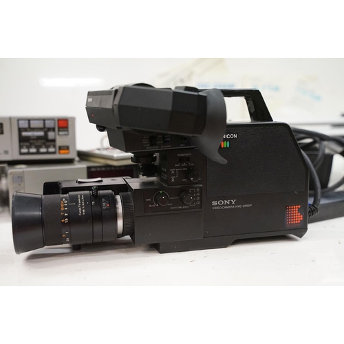 400 - Sony Trinicon HVC-2000P video camera in case, with instructions, a Sony Tuner Timer TT-F1UB, with in... 