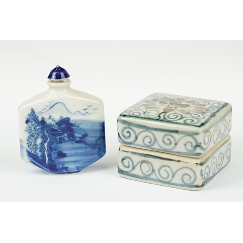 51 - A Chinese blue and white ceramic trinket box with traditional blue and white decoration together wit... 