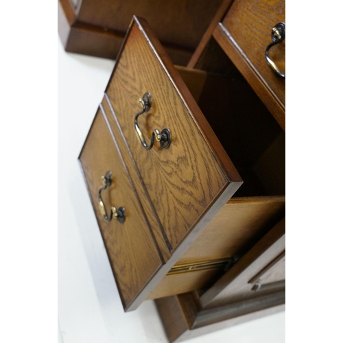 530 - Oak twin pedestal desk, with red leather inset top and an arrangement of nine drawers, with key, 79c... 