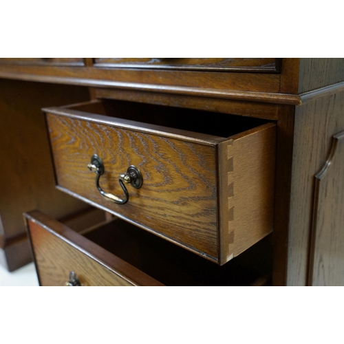 530 - Oak twin pedestal desk, with red leather inset top and an arrangement of nine drawers, with key, 79c... 