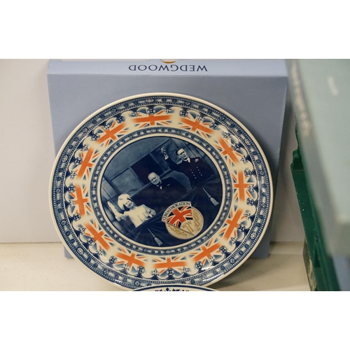 106 - Collection of Wedgwood collectors plates to include 17 1980s collectors plates and 10 Royal commemor... 