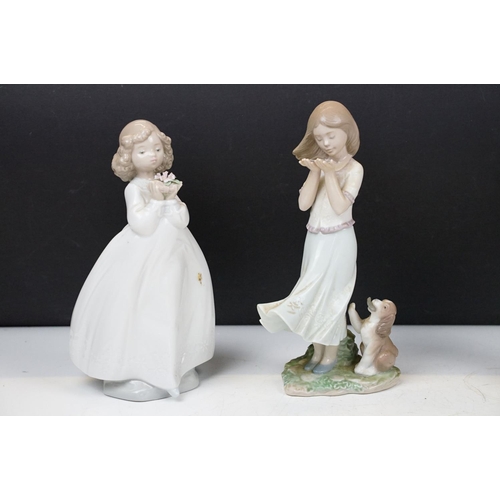 114 - Collection of porcelain figures to include Lladro (6791 Taking a Snooze, 8121 Whispering Breeze, 810... 