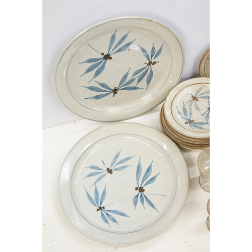 117 - Alan Pett Harefield pottery tea ware, dinnerware & ceramics with blue butterfly or leaf decoration, ... 