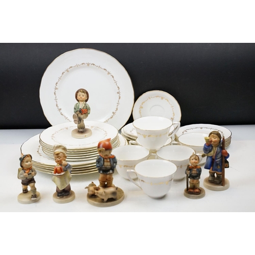 120 - Royal Worcester 'Gold Chantilly' tea & dinner set to include teacups, saucers, tera plates, lunch pl... 