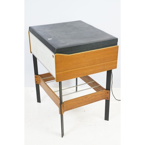 552A - Murphy A851G record player, circa 1960s, on a black metal and plywood stand (approx 66cm H x 54cm W)... 