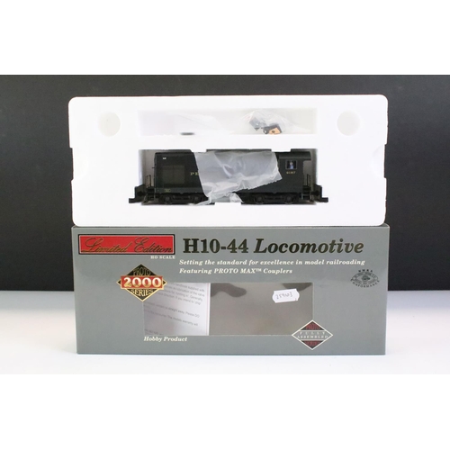 56 - Three boxed ltd edn Proto Series 2000 HO gauge locomotives to include E8/9 920-31715 PRR #5700 with ... 