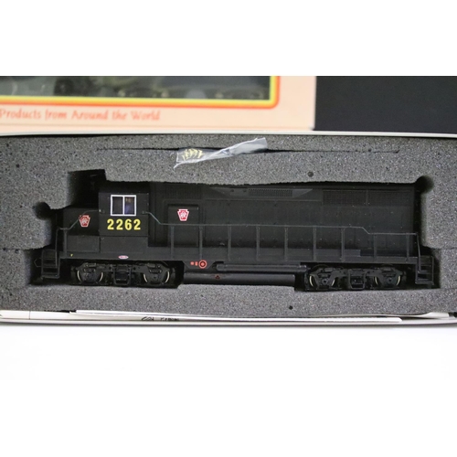 60 - Six boxed HO gauge Pennsylvania locomotives to include 2 x Bachmann Plus (11510 #2262 EMD GP35 Diese... 
