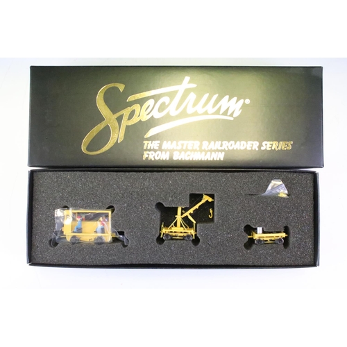 68 - 15 Boxed Spectrum from Bachmann HO gauge items of rolling stock to include 89015 Coach #3818, 89012 ... 