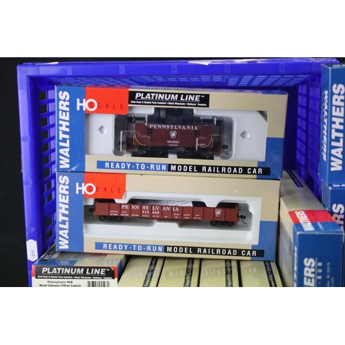 70 - 26 Boxed Walthers HO gauge items of rolling stock to include 932-9650 1953 Era PRR Broadway LTD Budd... 