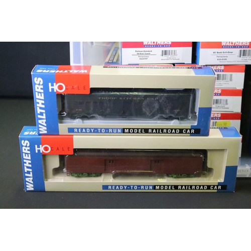 71 - 29 Boxed Walthers HO gauge items of rolling stock to include 932-6406 73' Budd Baggage Car, 932-6366... 